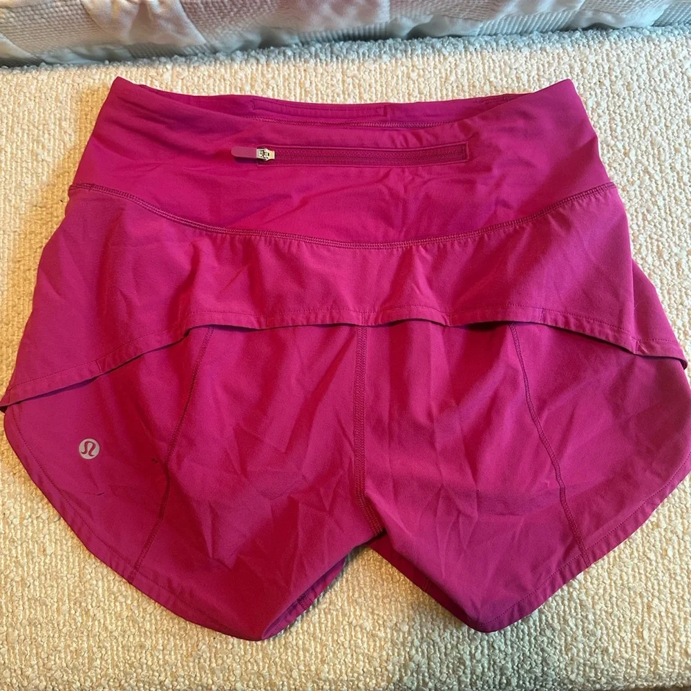Lululemon Hotty Hot 2.5 inch Shorts Size 2 - Picture 2 of 3